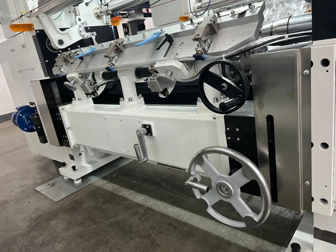 干式復(fù)合機(jī)1 干式復(fù)合機(jī)1