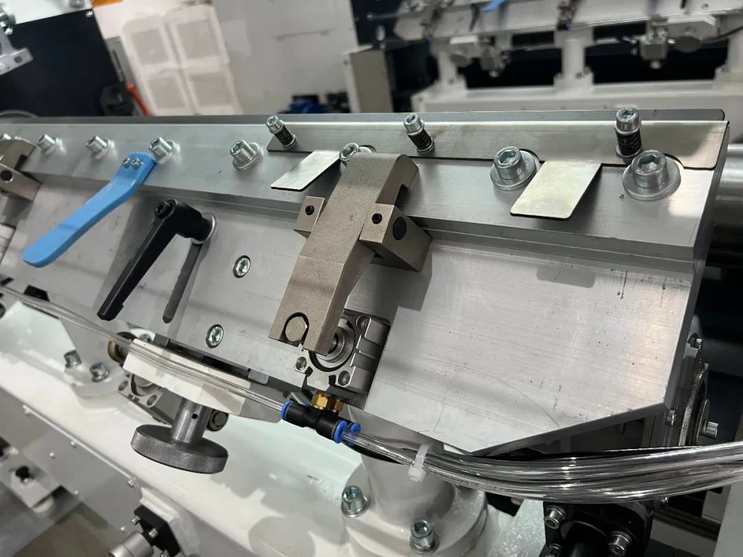 干式復(fù)合機(jī)2 干式復(fù)合機(jī)2